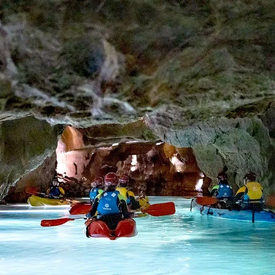 En kayak por la Cueva de San José, en Vall de Uxó
