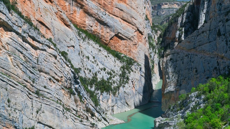 El río Noguera Ribagorzana subraya el paisaje
