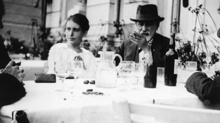 Freud en un cafe de Viena