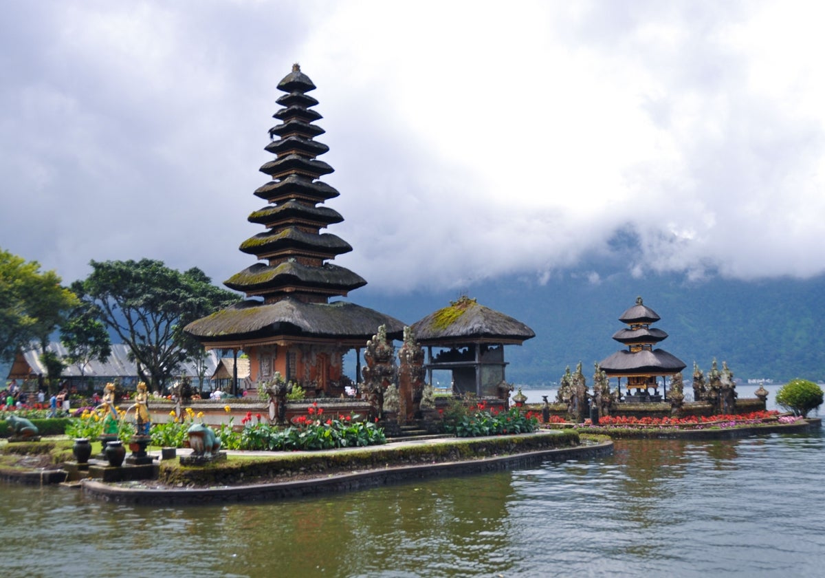 Templo Ulun Danu Beratan, del siglo XVII, en el lago de Bratan