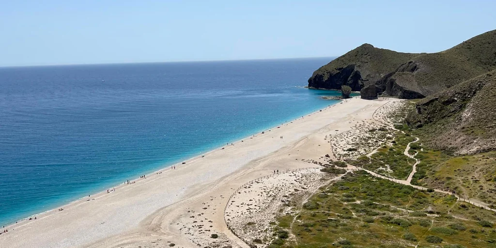 ¿Por qué la playa de Los Muertos de Almería se llama así? Esta es su curiosa historia