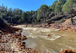 Este paisaje, en el que el protagonista absoluto es el río Tinto, es uno de los más espectaculares de Andalucía