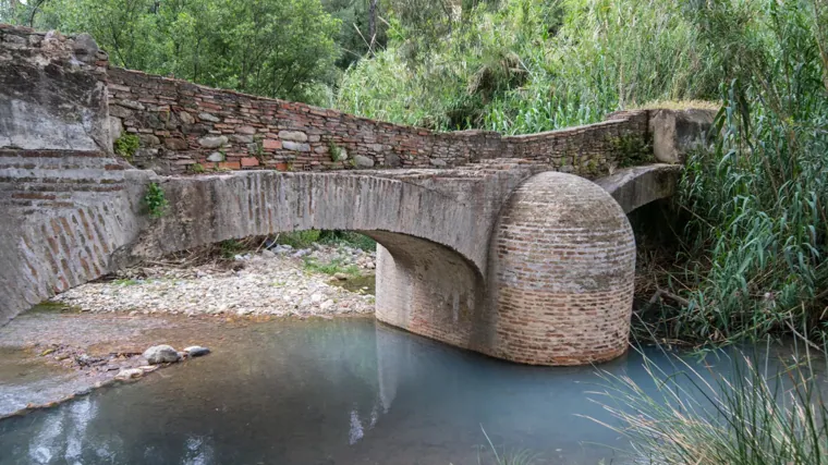 Puente romano en las proximidades de los Baños de la Hedionda