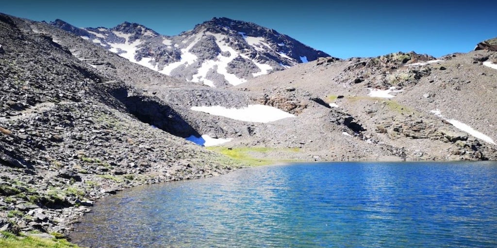 La impresionante ruta del deshielo de Sierra Nevada que se puede hacer andando
