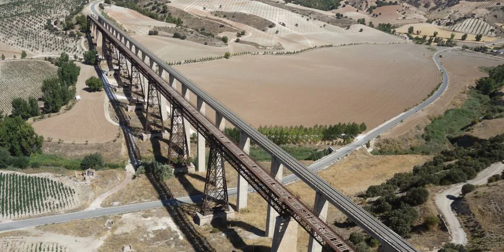 Dos puentes por descubrir: uno de la escuela de Eiffel y otro que solo se ve en sequía