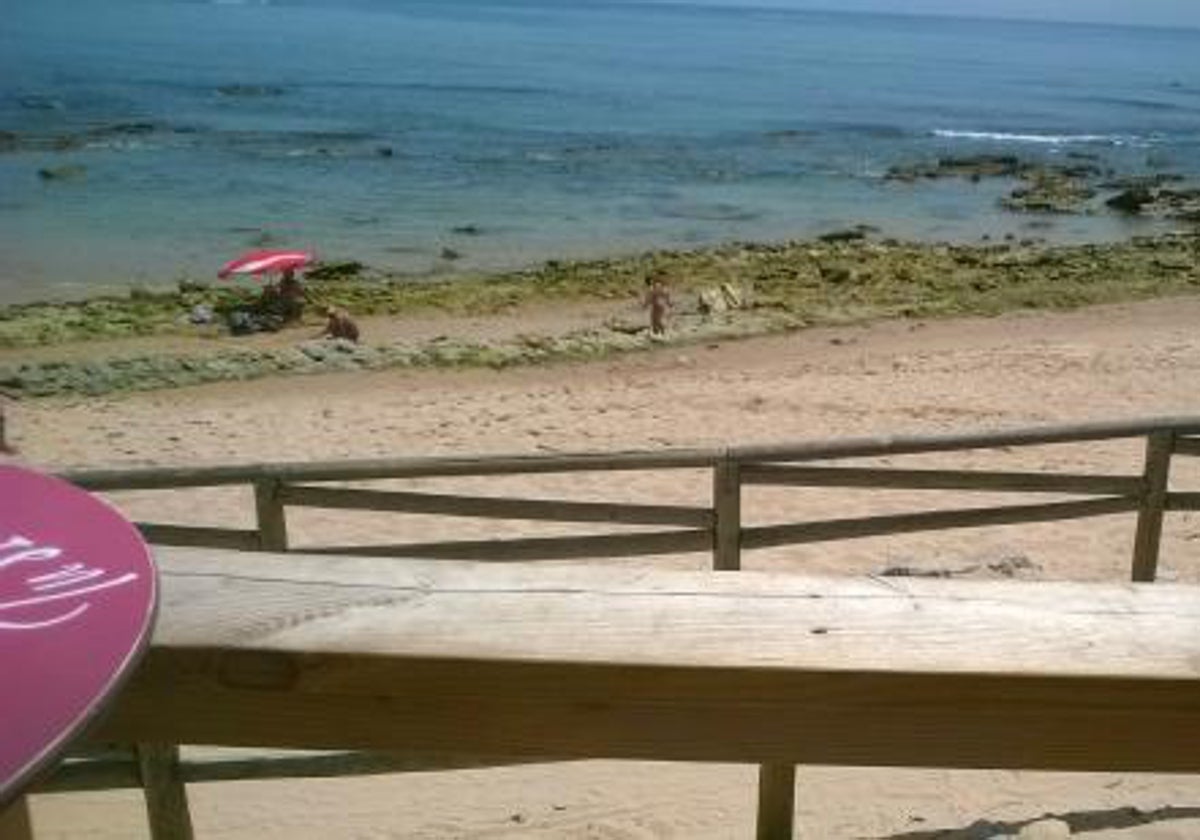Playa en el chiriguito La quilla de Los Caños de Meca (Cádiz)
