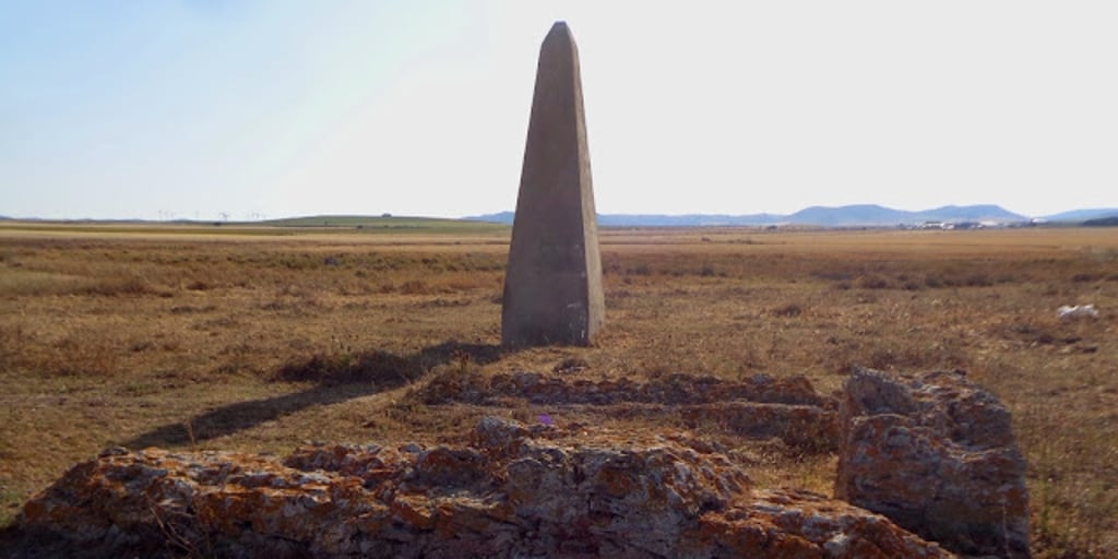 España tiene un obelisco como el de Argentina y está en Conil de la Frontera