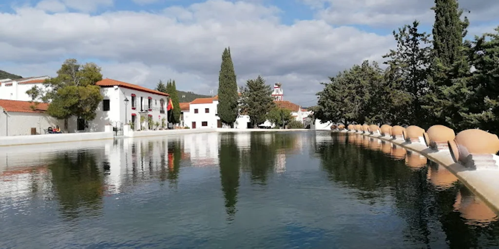 Abre la piscina de Cañaveral de León