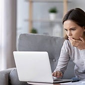 Cuidado si has reservado tus vacaciones en Booking: la nueva estafa de la que advierte la OCU