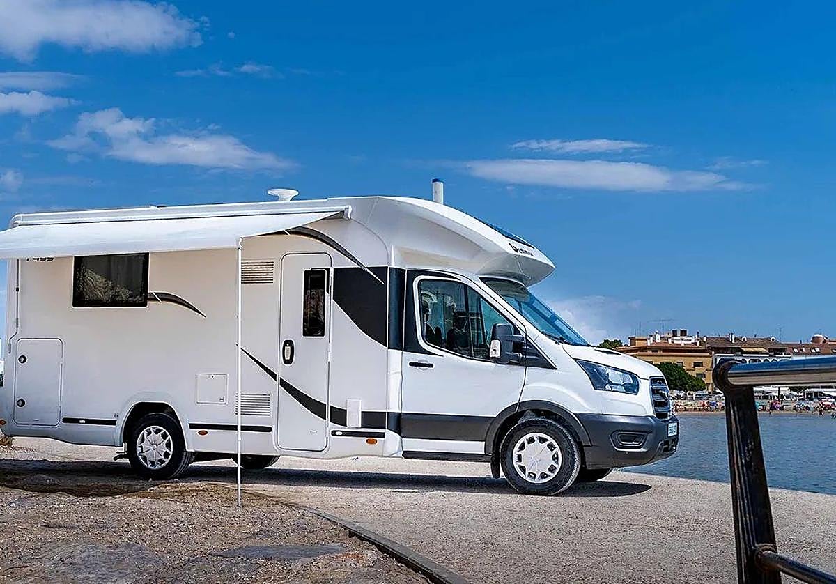 Conoce los destinos con playa ideales para quienes viajan en autocaravana