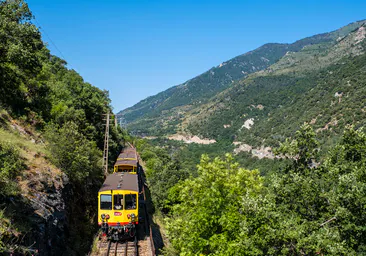 El tren que recorre a 30 km/h los Pirineos Orientales por menos de 10 euros