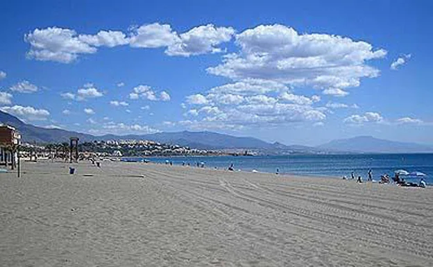 Playa de Sabinillas, de arena negra fina