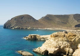 El parque natural con las aguas más cristalinas y calas vírgenes está en Andalucía