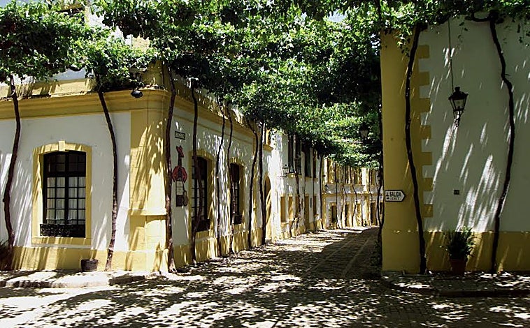 Imagen principal - Calle Ciegos, dentro de Sherry Hotel, considerada una de las más bonitas del mundo