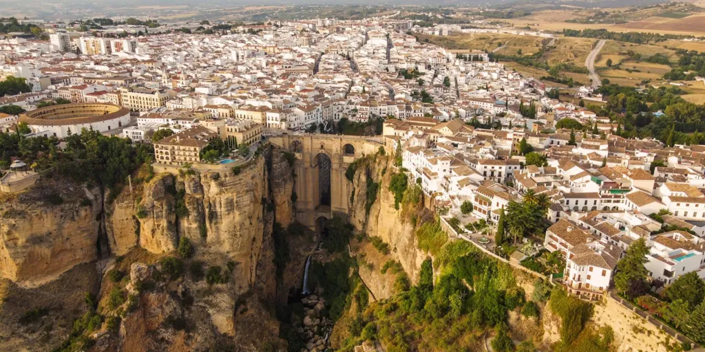 Paseo en globo por Ronda: la única forma de ver el Tajo desde las alturas