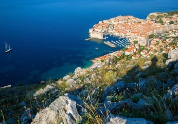 La desconocida ciudad con playas de aguas turquesas a la que puedes ir por 28 euros: se encuentra a dos horas de Barcelona