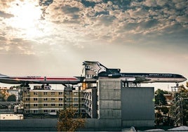 Dos auténticos aviones sobre el techo de un mismo edificio