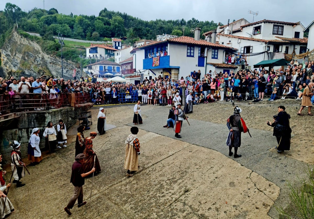 Recreación histórica del desembarco del futuro Carlos V en Tazones, Asturias