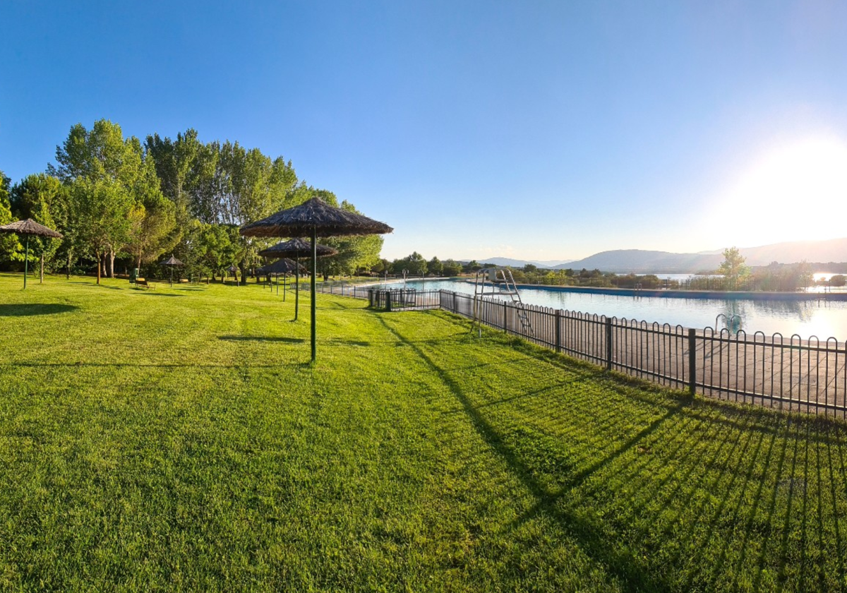 Imagen de la piscina de Riosequillo, en Buitrago del Lozoya