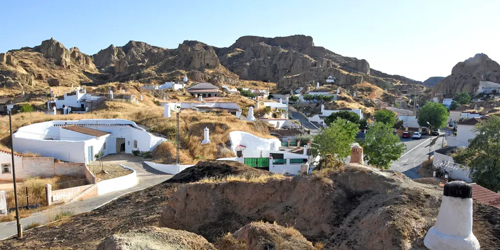 Cuevas de Guadix en Granada: esto es lo que cuesta dormir en las casas subterráneas