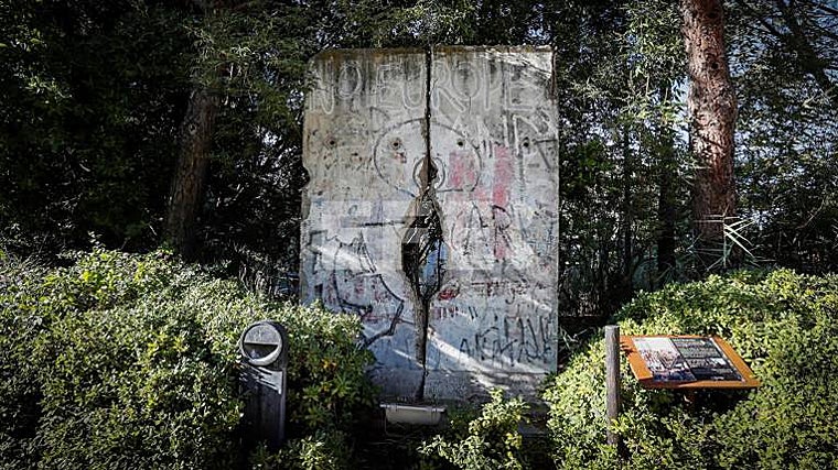 Trozos del Muro de Berlín en Isla Mágica, trasladados desde Alemania con motivo de la Expo 92