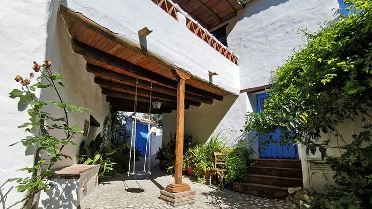 Casa reconstruida en el Acebuchal, tras el abandono durante la Guerra Civil