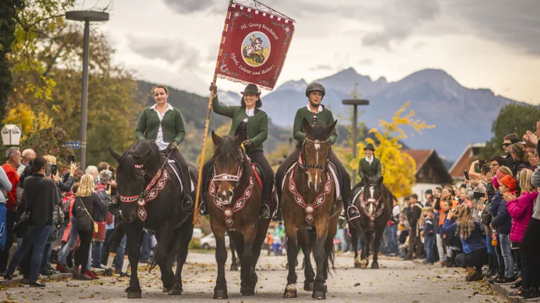 Cabalgata de otoño en Mils