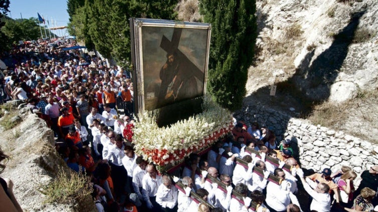 No es un Cristo: así es la romería de un pueblo de Granada que pasea un cuadro