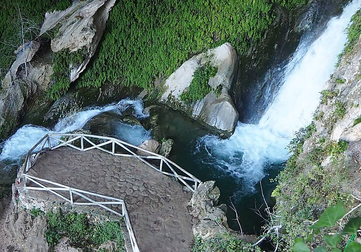 Cueva del Agua de Tíscar en la Sierra de Cazorla