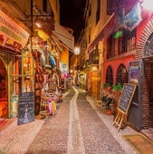 Esta es la calle de Granada en la que puedes beber agua de Sierra Nevada y que llaman el pequeño Marrakech