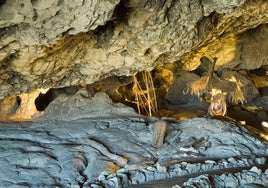 La cueva mágica de Granada con estalactitas y estalagmitas