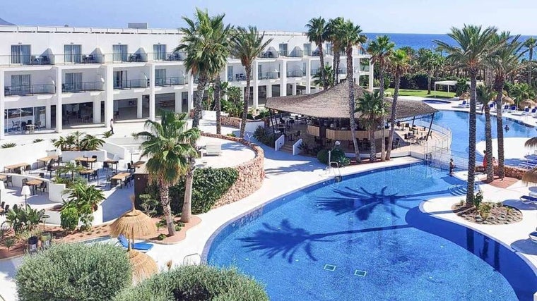 Piscinas del hotel Cabogata Jardín en Almería