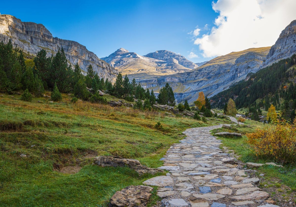 El Monte Perdido (al fondo, a la izquierda) sobresale en el Parque Nacional