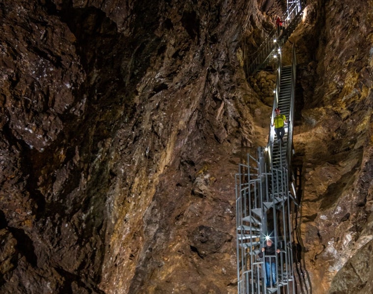 Bajada al interior de la Geoda de Pulpí