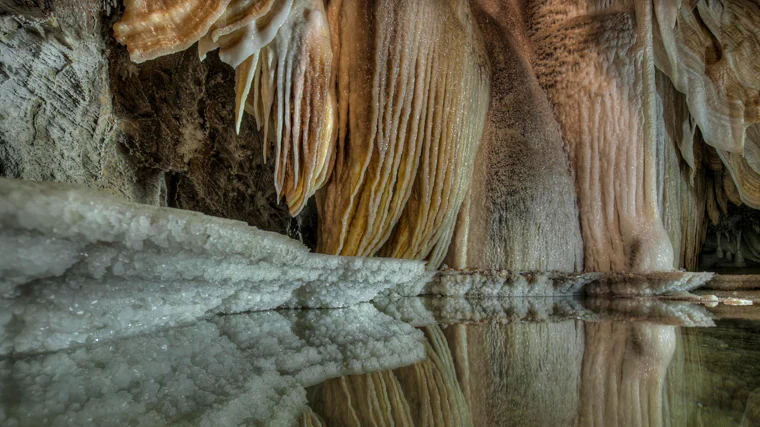 Marmita de los Gigantes, Gruta de las Maravillas