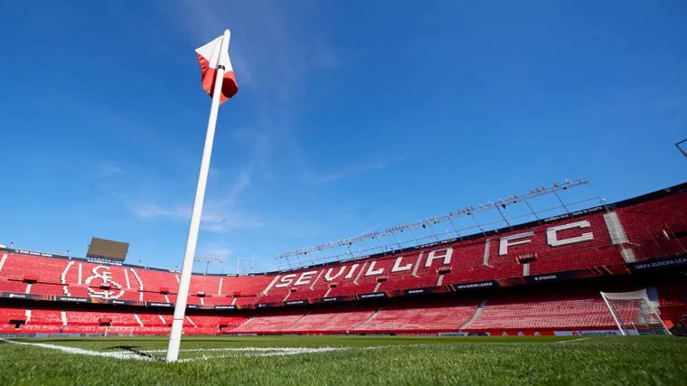 Vista del estadio Ramón Sánchez-Pizjuán a pie de césped