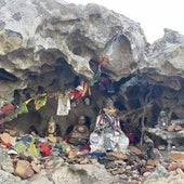 La exótica, divertida y marinera ruta que termina en una cueva dedicada a Buda