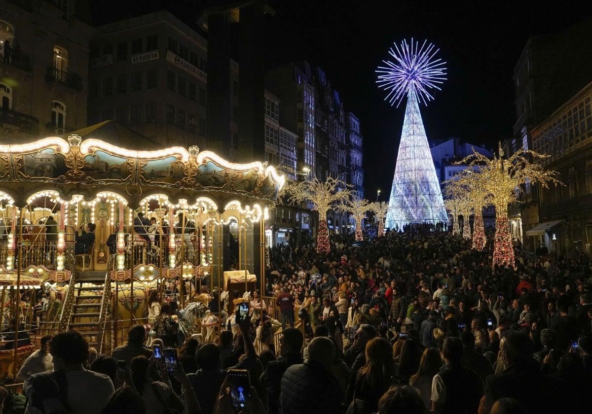 Cientos de personas asistieron el día 16 al encendido de las luces de Navidad en Vigo