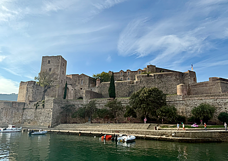 Imagen secundaria 1 - La iglesia de Nuestra Señora de los Ángeles, el Castillo Real y la capilla de San Vicente