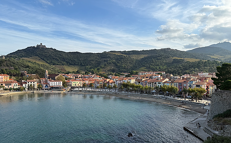 Imagen principal - Vista de la playa y el barrio del Port d'Avall, ruta del Fovismo y calle del barrio del Mouré