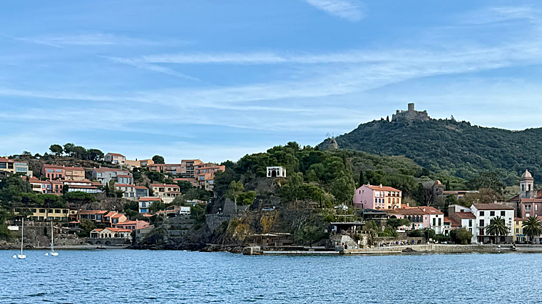 Al fondo a la derecha se puede ver el fuerte de San Telmo