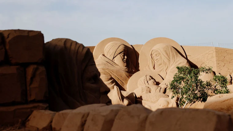 El Nacimiento, una escultura de la artista estadounidense Sue McGrew