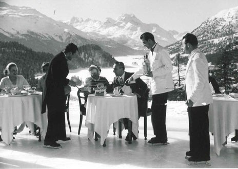 Imagen secundaria 1 - St. Moritz cuenta con las pistas de esquí más antiguas del mundo. También son las más exclusivas y preferidas por la jet set europea e internacional desde sus inicios. Sobre su lago helado además hay restaurantes, festivales, carreras y espectáculos cada invierno.