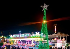 El parque de atracciones navideño más grande de Andalucía tiene vistas al mar y millones de luces