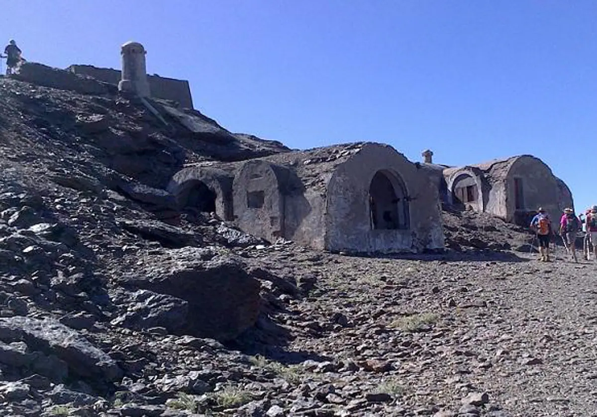 El refugio, en verano, cuando su visita es distinta y desde luego más cómoda