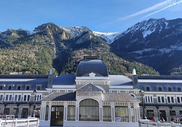 La estación internacional de Canfranc: la historia, el hotel y el lujo del paso que atraviesa los Pirineos