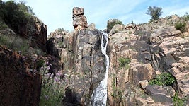 Parece Canadá, pero es Córdoba: este es el pueblo en el que hay una cascada natural espectacular