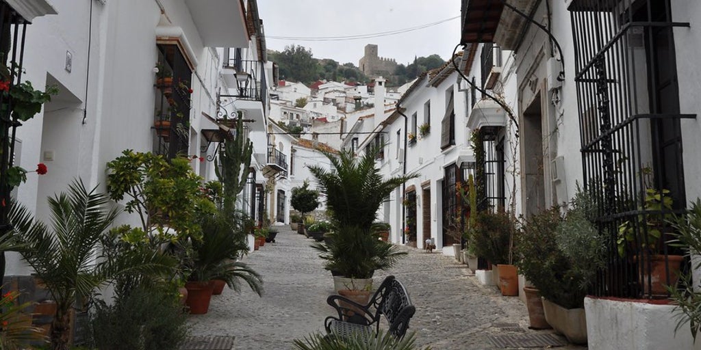 No es Vejer de la Frontera: este otro pueblo de Cádiz tiene una de las calles más bonitas de España