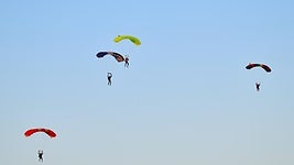 El salto de paracaídas más alto de Europa se hace en este pueblo de Sevilla