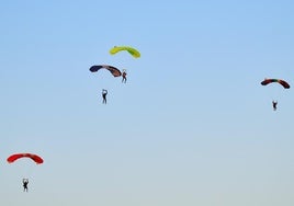 El salto de paracaídas más alto de Europa se hace en este pueblo de Sevilla